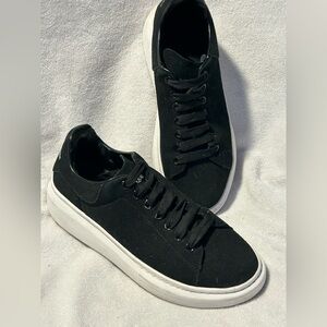 Alexander McQueen Women's Oversized Sneaker in Black Size 40 US Size 10